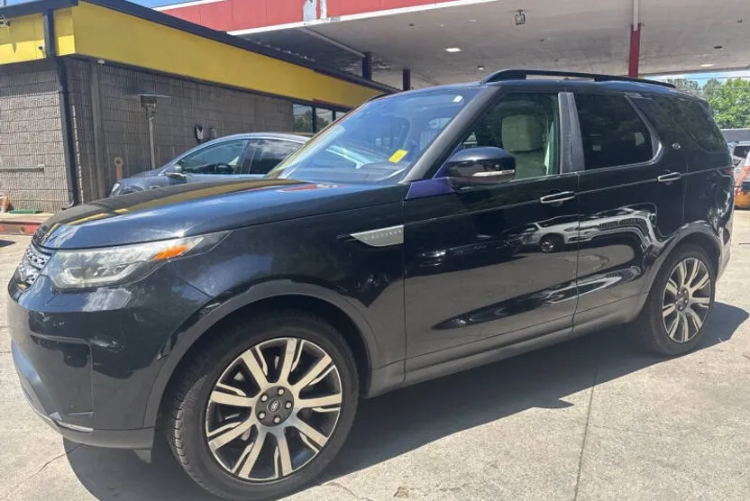 2018 Land Rover Discovery HSE Luxury photo 1