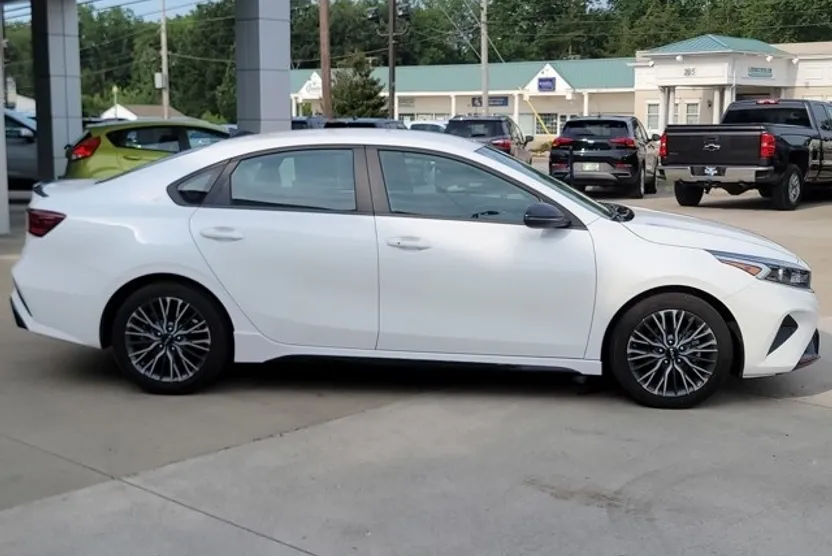 2024 Kia Forte GT-Line photo 1