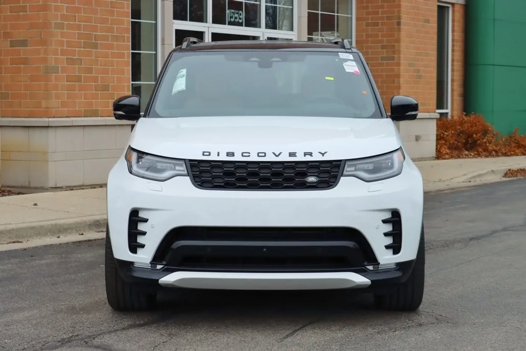 2025 Land Rover Discovery SE photo 1