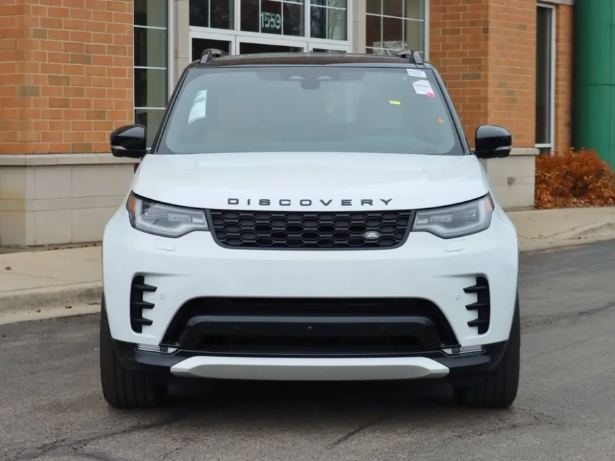 2025 Land Rover Discovery SE photo 1