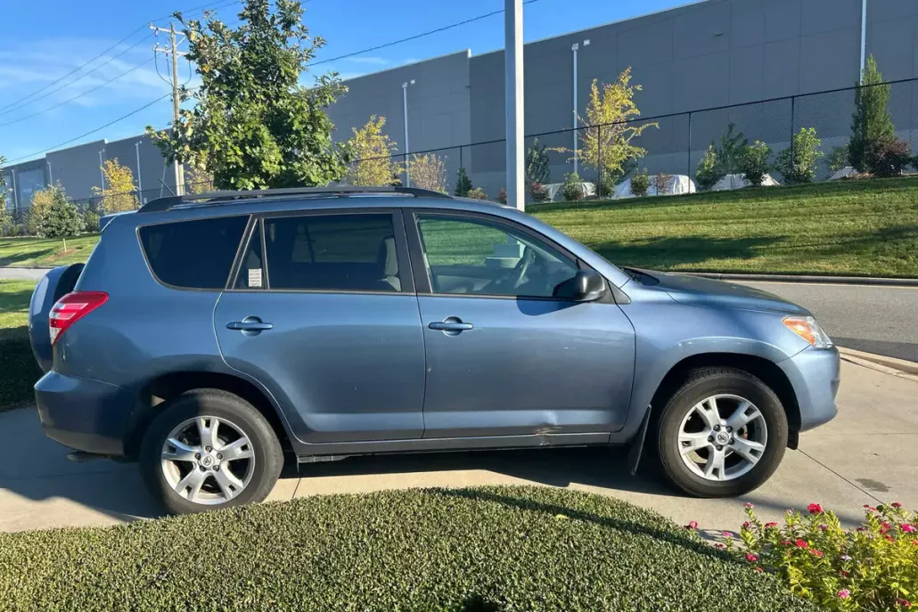2012 Toyota RAV4 LE photo 1