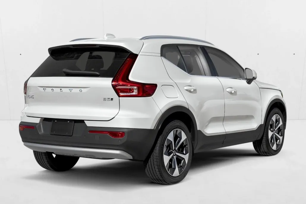 2026 Volvo XC40 Plus photo 1