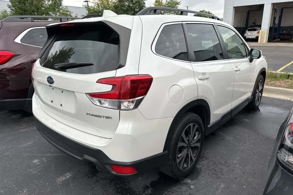 2023 Subaru Forester Limited photo 1