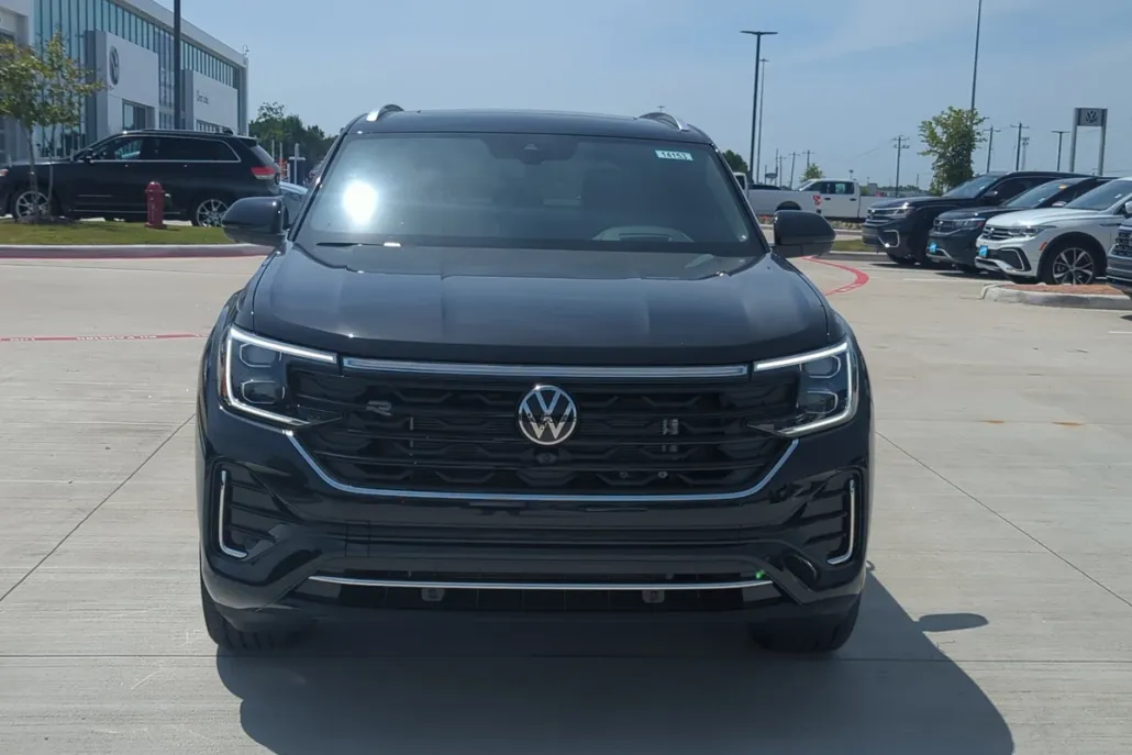2025 Volkswagen Atlas Cross Sport SEL Premium R-Line photo 1