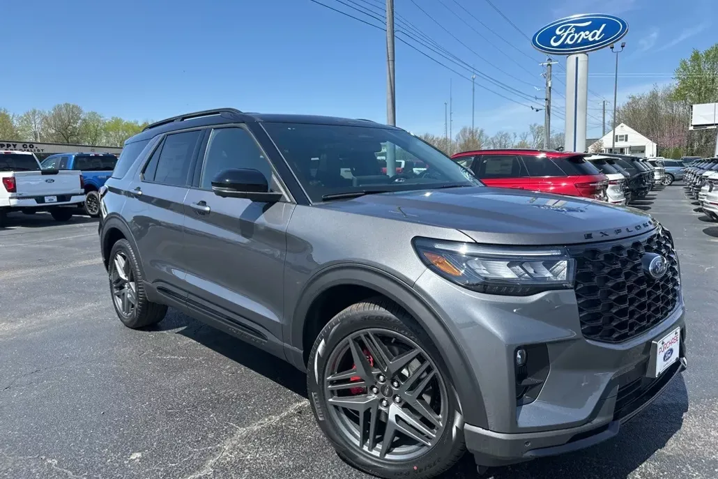 2025 Ford Explorer ST photo 1