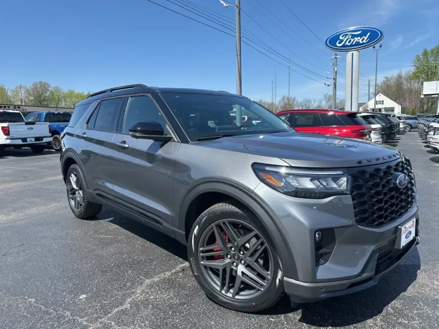 2025 Ford Explorer ST photo 1