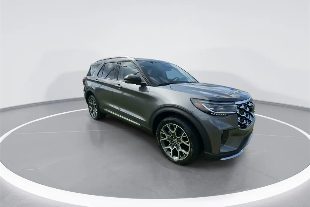 2025 Ford Explorer Platinum photo 1