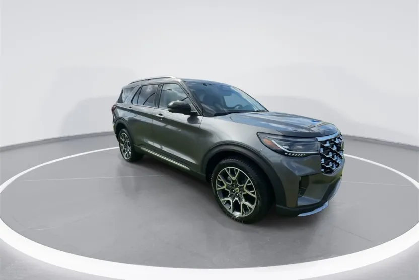 2025 Ford Explorer Platinum photo 1