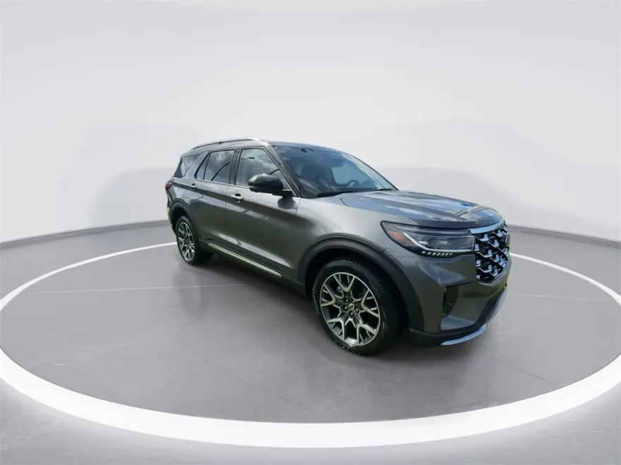 2025 Ford Explorer Platinum photo 1
