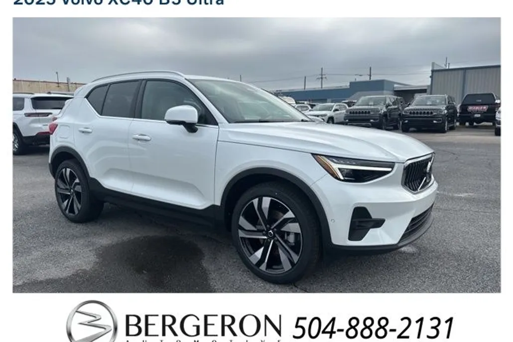 2025 Volvo XC40 photo 1