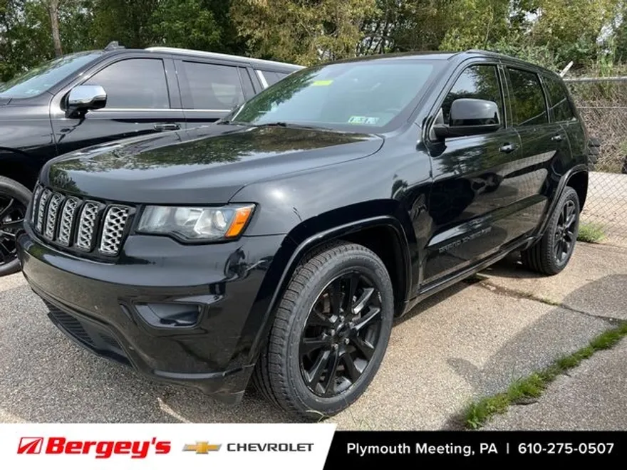 2017 Jeep Grand Cherokee Altitude photo 1