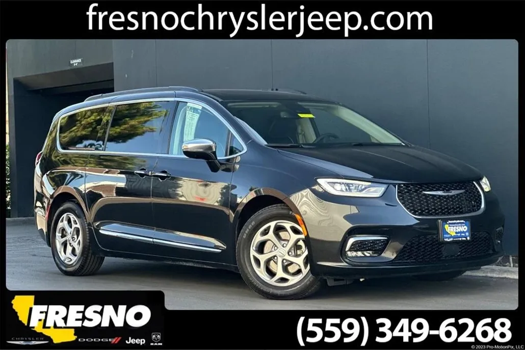 2023 Chrysler Pacifica Limited photo 1
