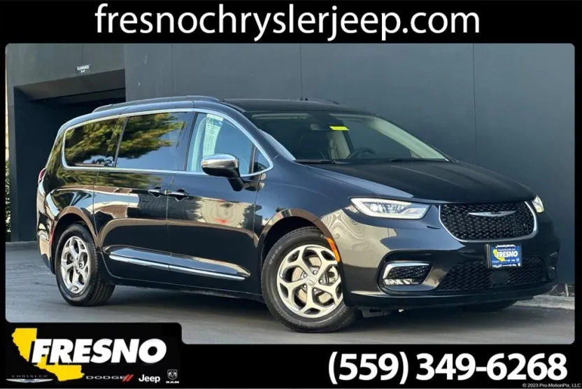 2023 Chrysler Pacifica Limited photo 1