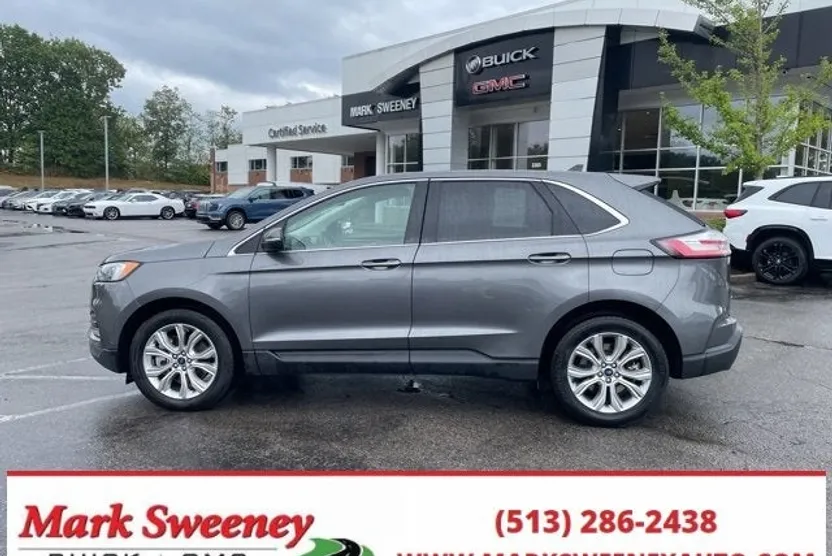 2022 Ford Edge Titanium photo 1