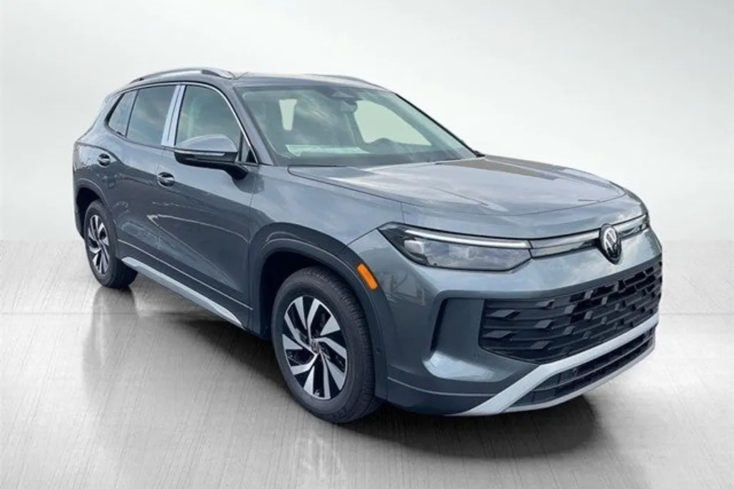 2025 Volkswagen Tiguan S photo 1