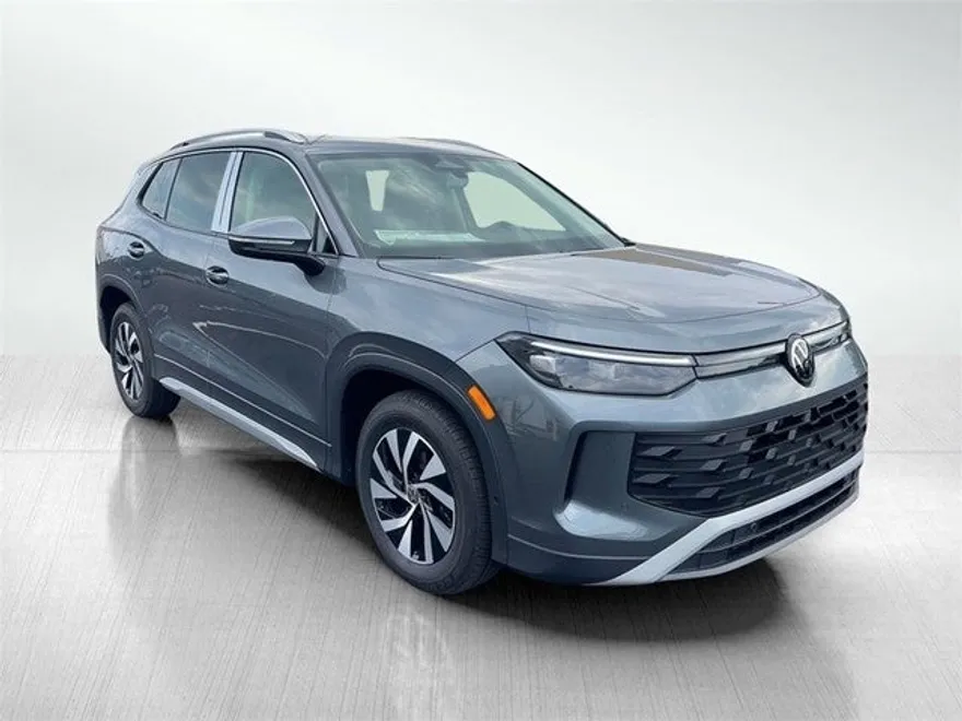 2025 Volkswagen Tiguan S photo 1
