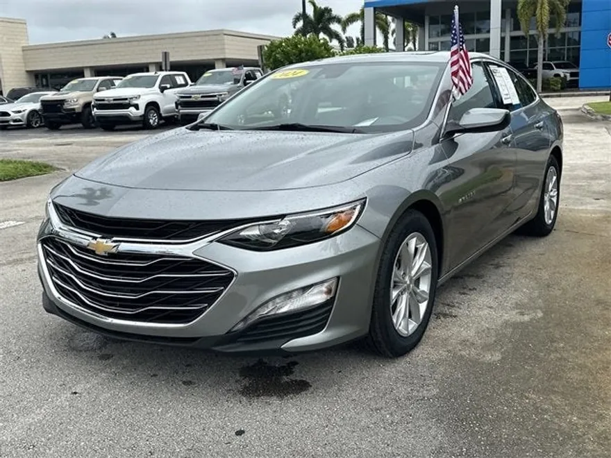 2024 Chevrolet Malibu 1LT photo 1