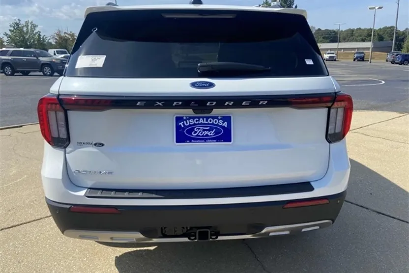 2025 Ford Explorer photo 1