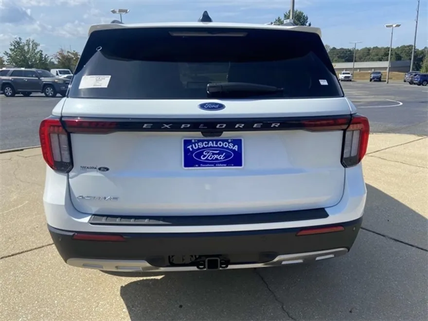 2025 Ford Explorer photo 1
