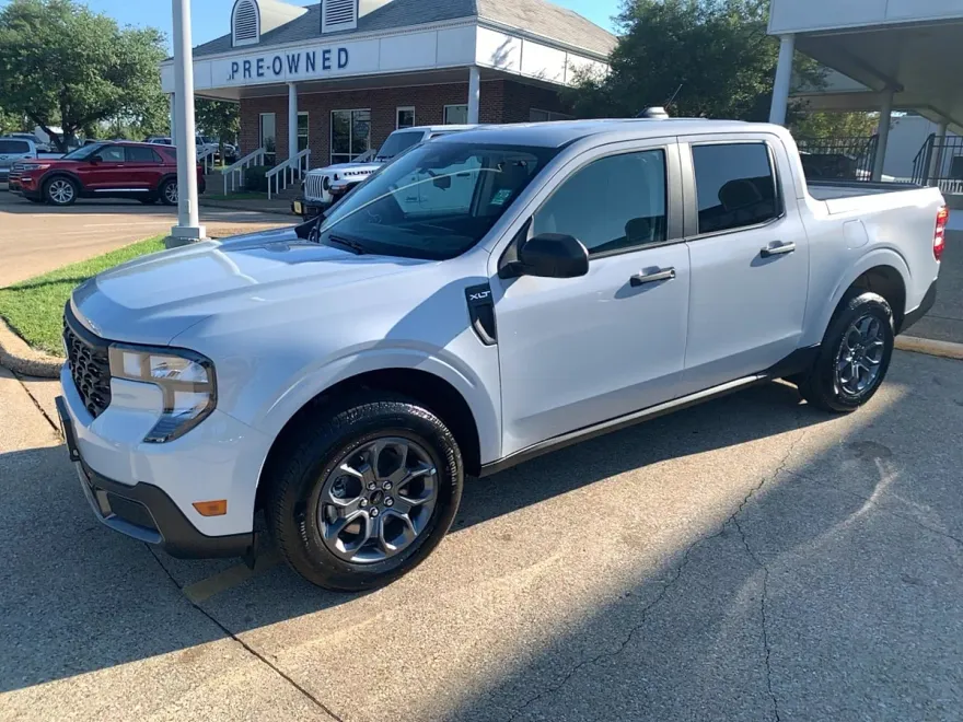 2025 Ford Maverick XLT photo 1