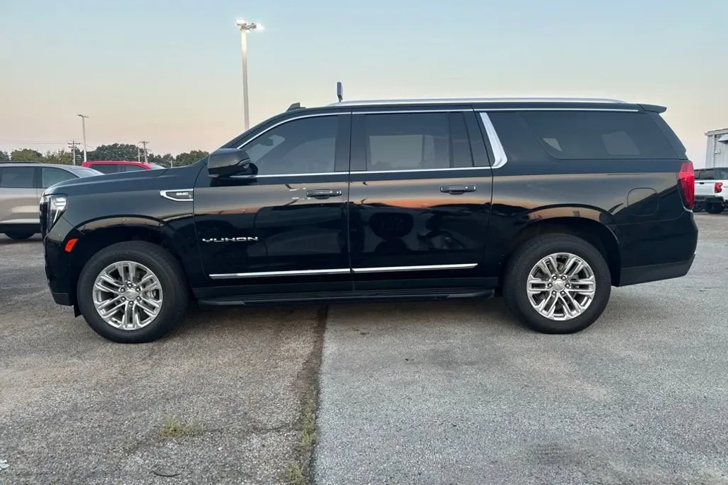 2022 Gmc Yukon XL SLT photo 1