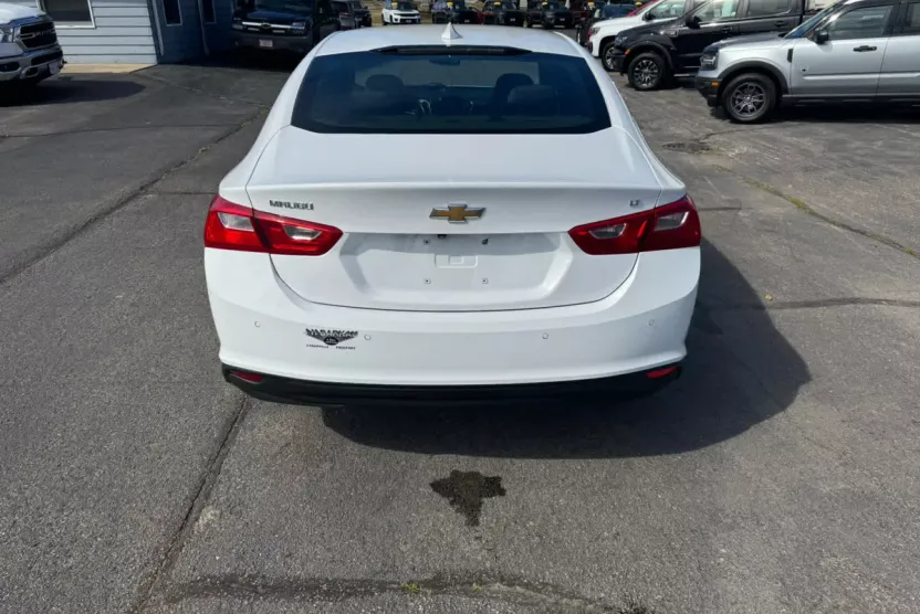 2024 Chevrolet Malibu 1LT photo 1