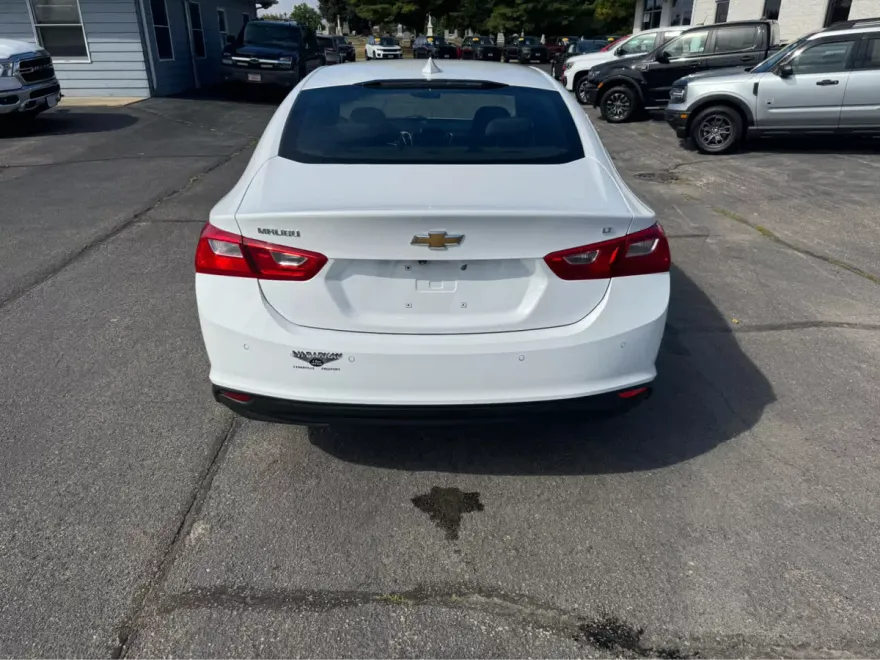 2024 Chevrolet Malibu 1LT photo 1