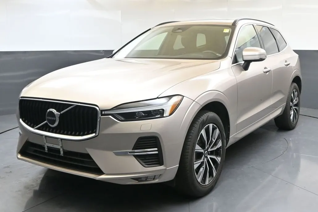 2023 Volvo XC60 B5 Core photo 1