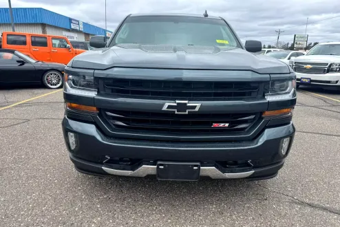 2017 Chevrolet Silverado 1500 LT photo 2
