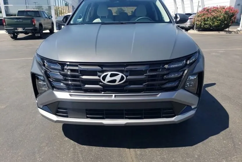 2025 Hyundai Tucson SEL photo 1
