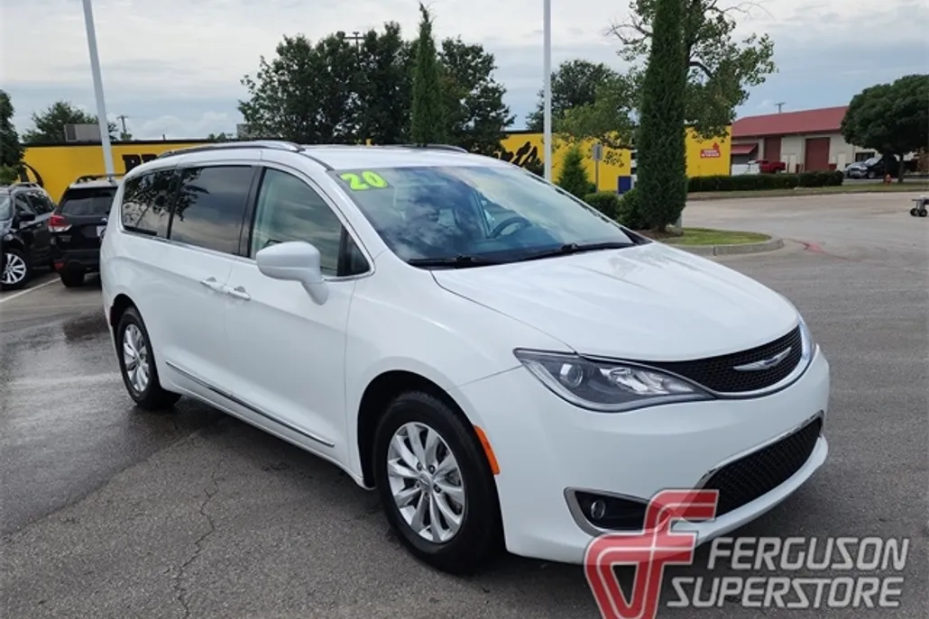 2020 Chrysler Pacifica Touring L photo 1