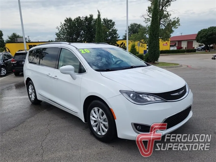 2020 Chrysler Pacifica Touring L photo 1