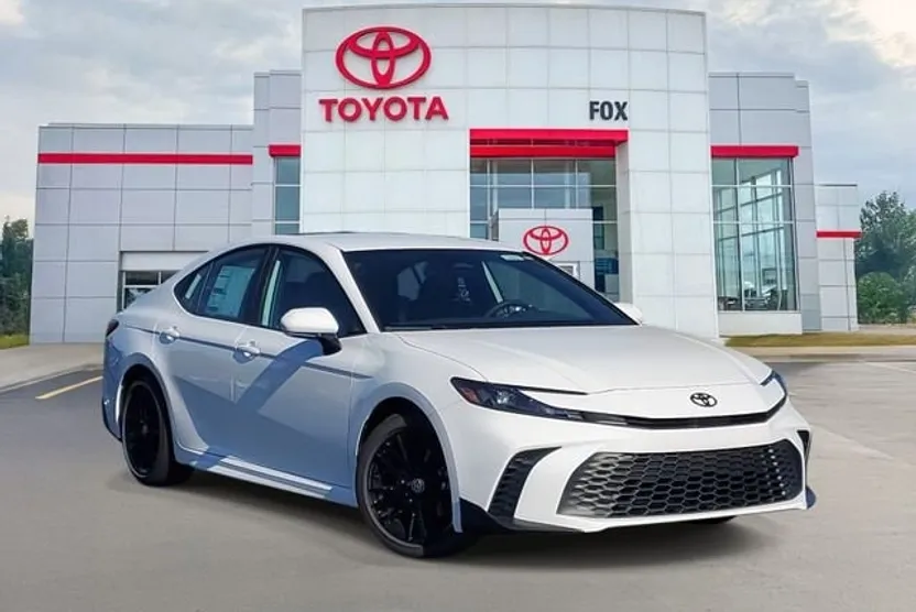 2026 Toyota Camry SE photo 1