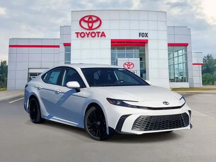 2026 Toyota Camry SE photo 1