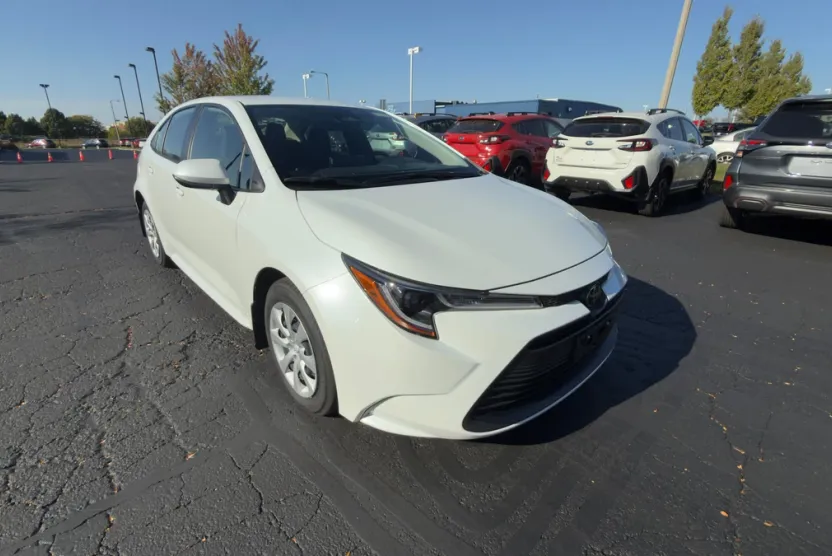 2024 Toyota Corolla LE photo 1
