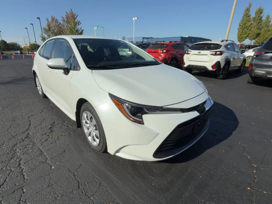 2024 Toyota Corolla LE photo 1