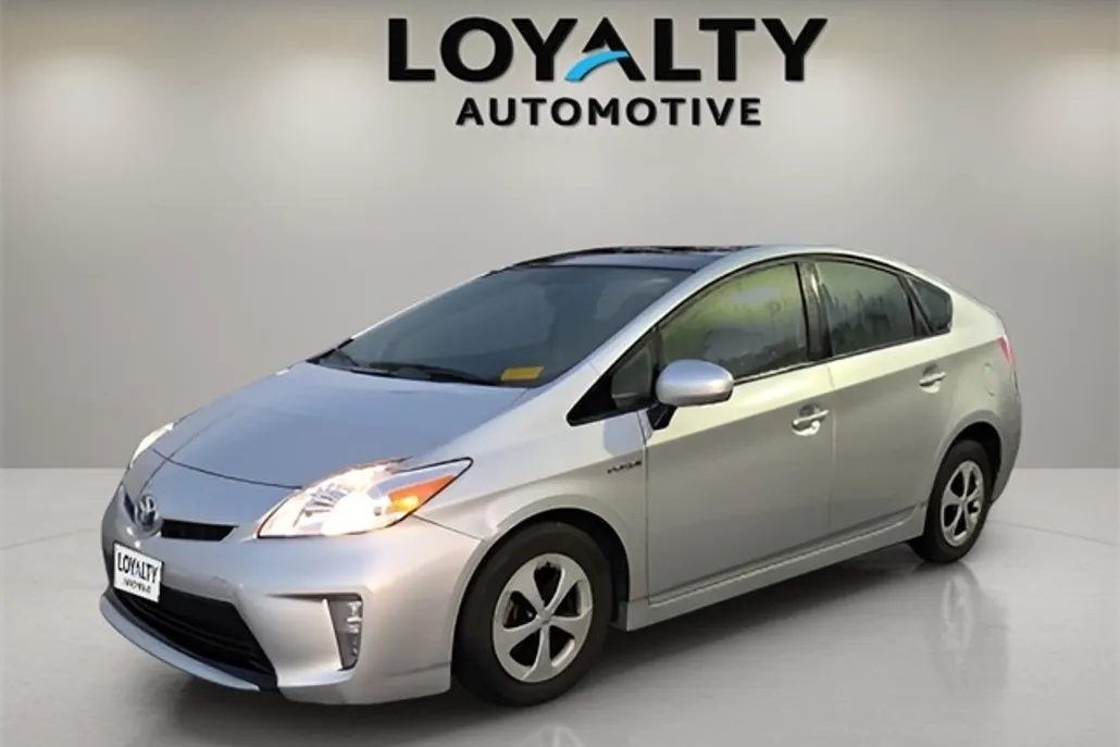 2015 Toyota Prius Four photo 1