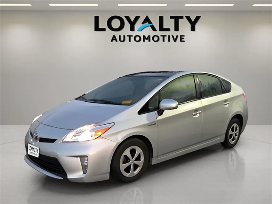 2015 Toyota Prius Four photo 1