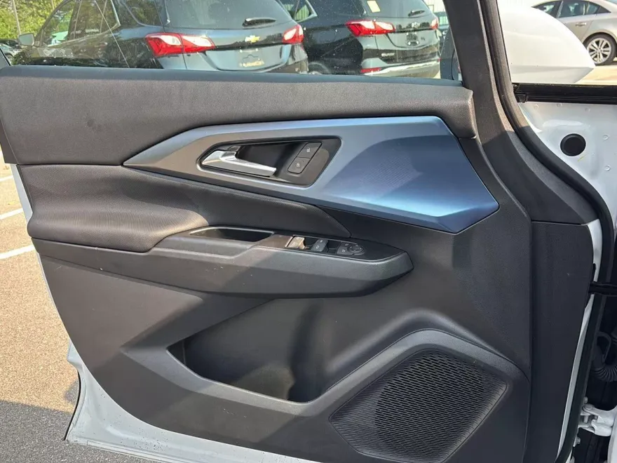 2024 Chevrolet Equinox EV 2LT photo 1