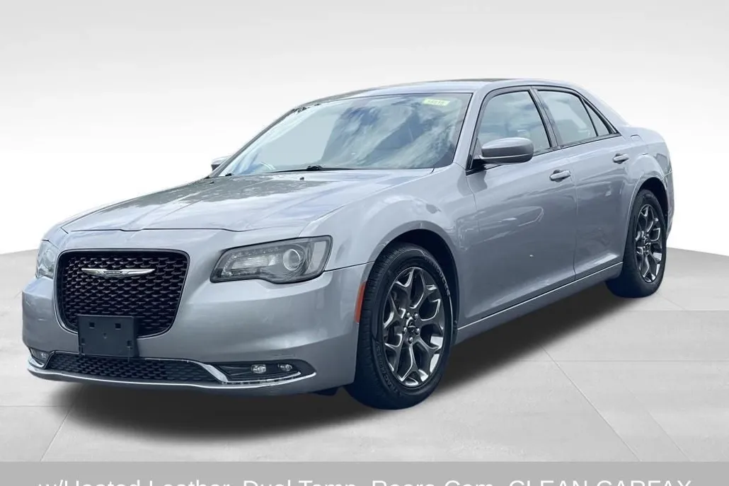 2017 Chrysler 300 S photo 1