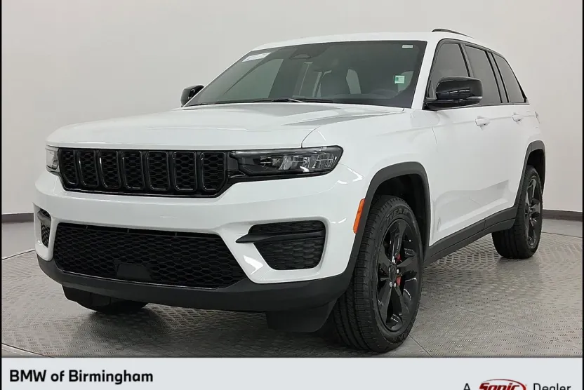 2023 Jeep Grand Cherokee Laredo Altitude photo 1