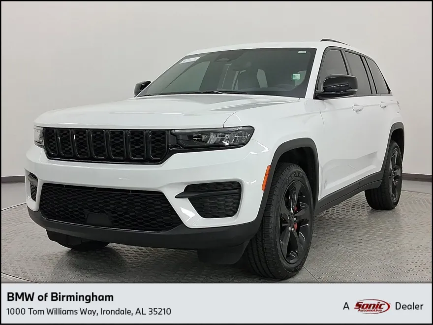 2023 Jeep Grand Cherokee Laredo Altitude photo 1