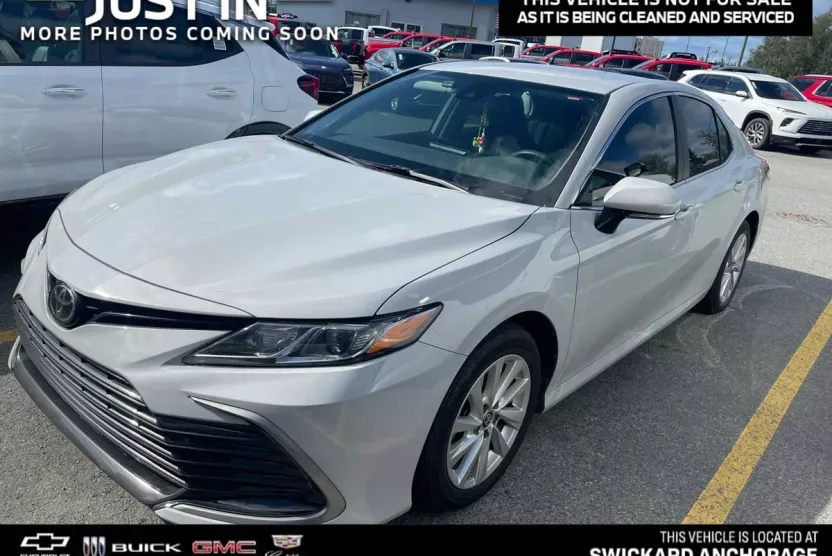 2024 Toyota Camry LE photo 1