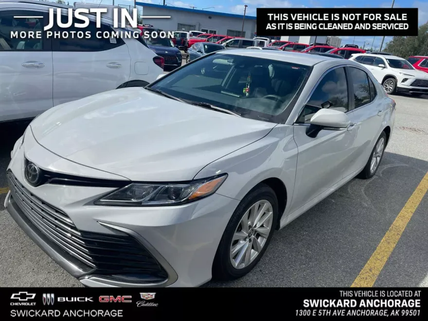 2024 Toyota Camry LE photo 1