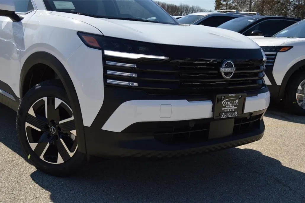 2025 Nissan Kicks SV photo 1