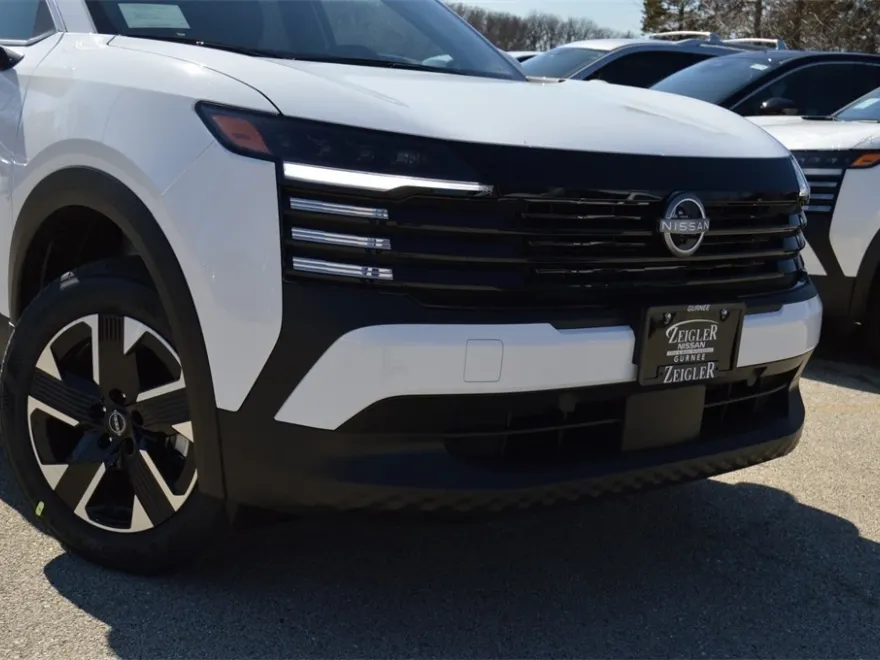 2025 Nissan Kicks SV photo 1