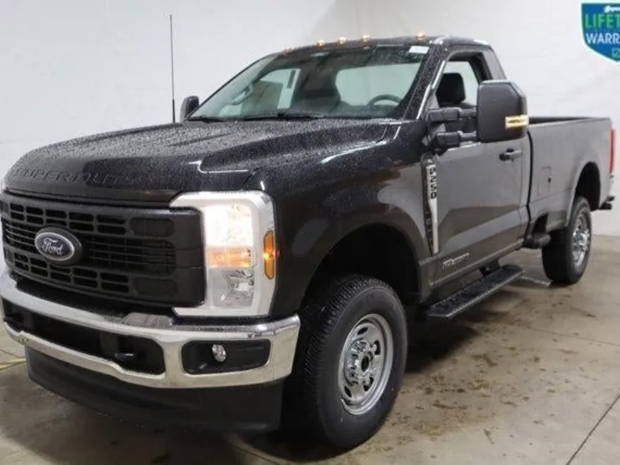 2025 Ford F-250 XLT photo 1