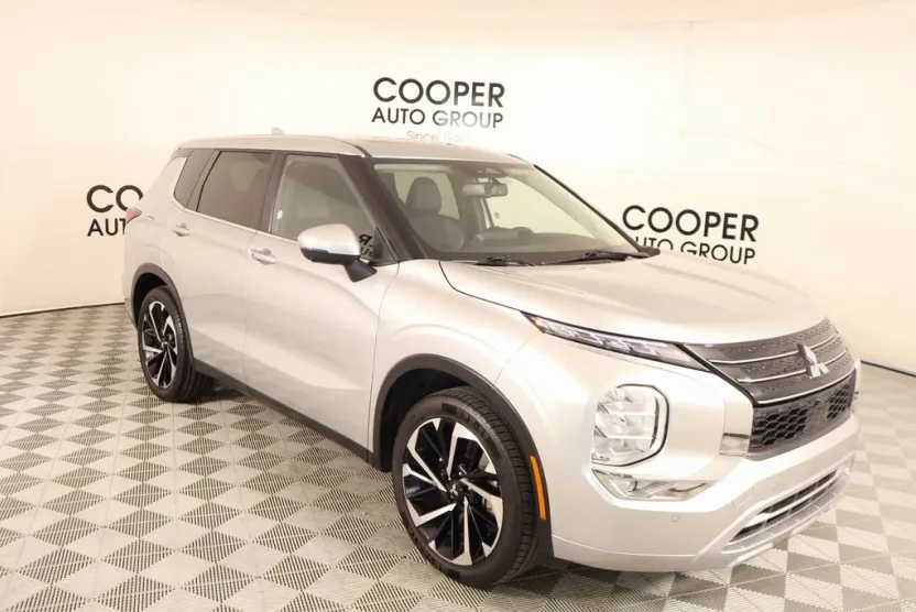 2024 Mitsubishi Outlander SE photo 1