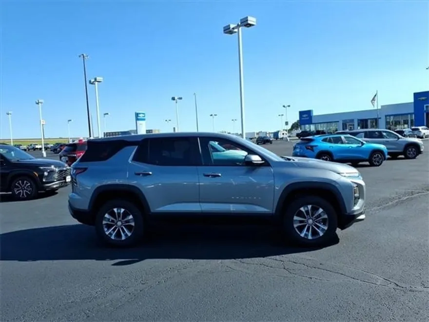 2026 Chevrolet Equinox LT photo 1