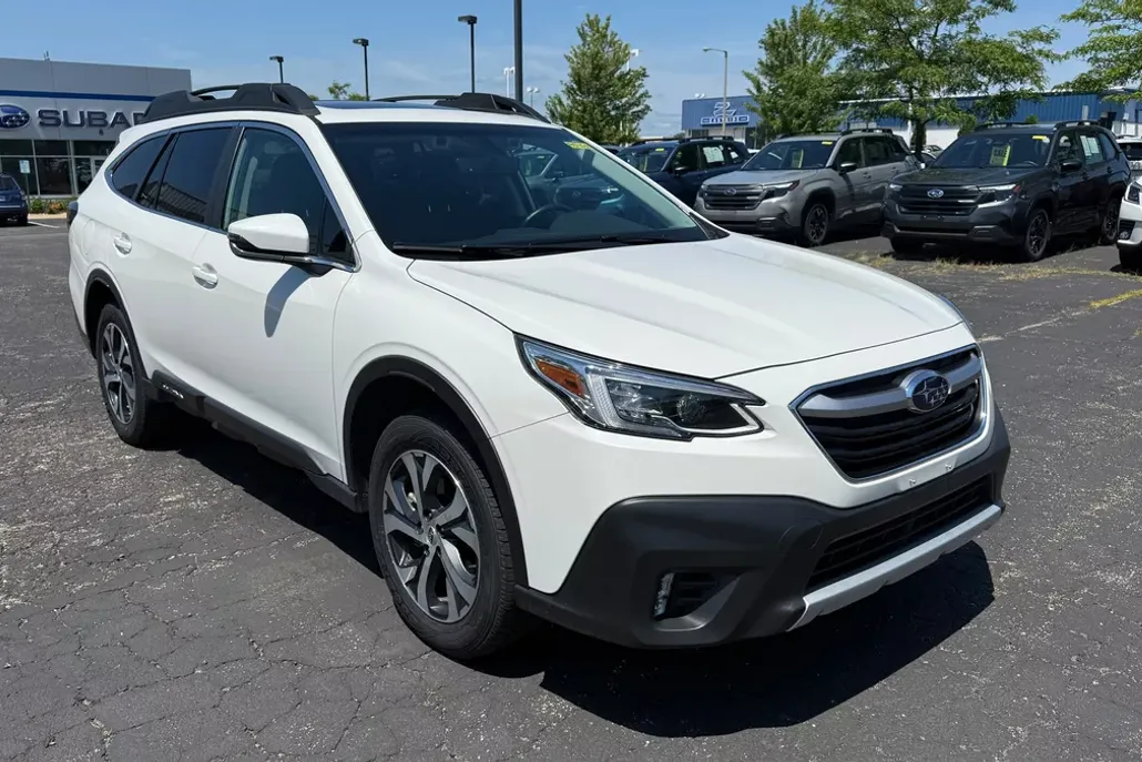 2022 Subaru Outback Limited photo 1
